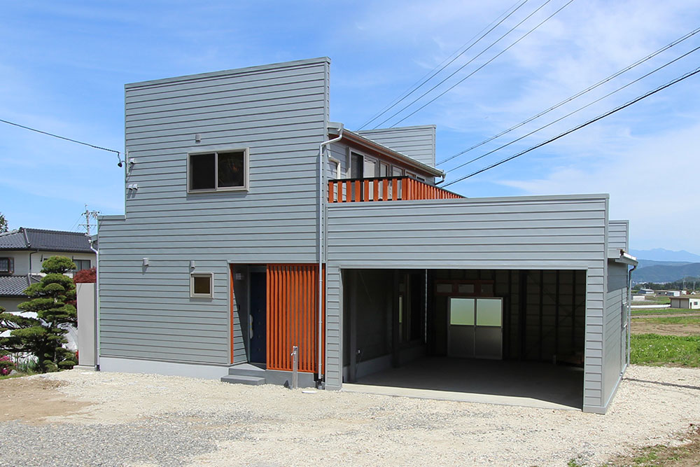 こだわりガレージのある四角い家 長野県松本市工務店 木族の家