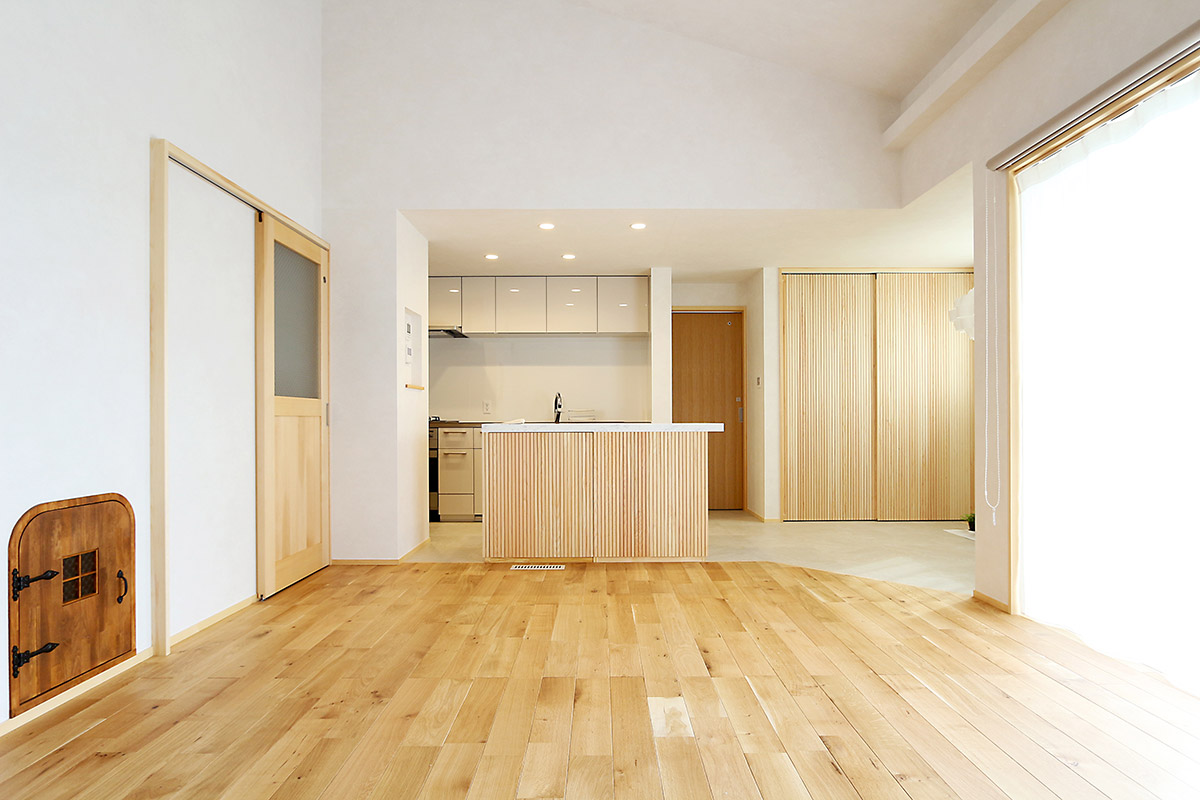 デザインと暮らしやすさを両立した、ワンちゃんと暮らす平屋